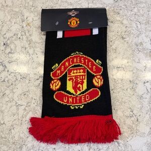 NWT - Mancehester United red/black skipper  scarf -